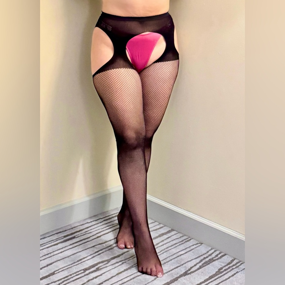 NWT Sexy fishnet suspender stockings​​​